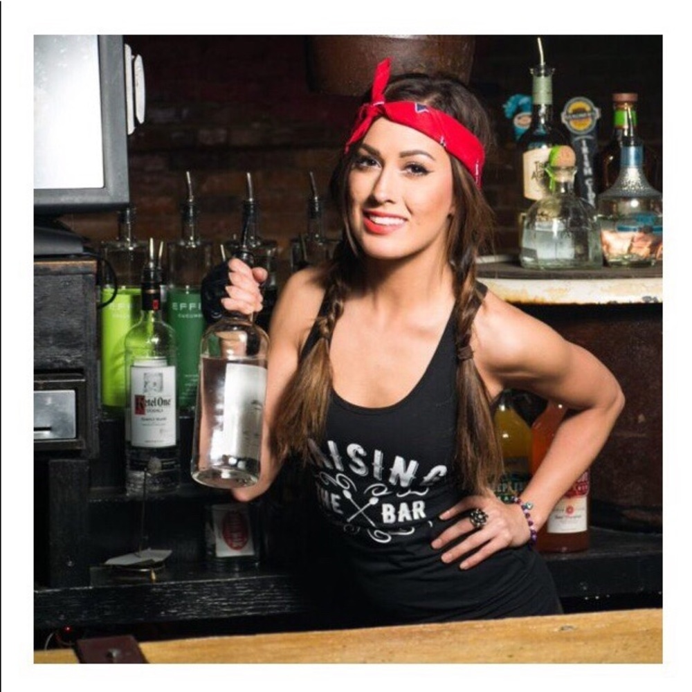 ✨2 for 1 ✨ Women’s Tank Tops: Size L